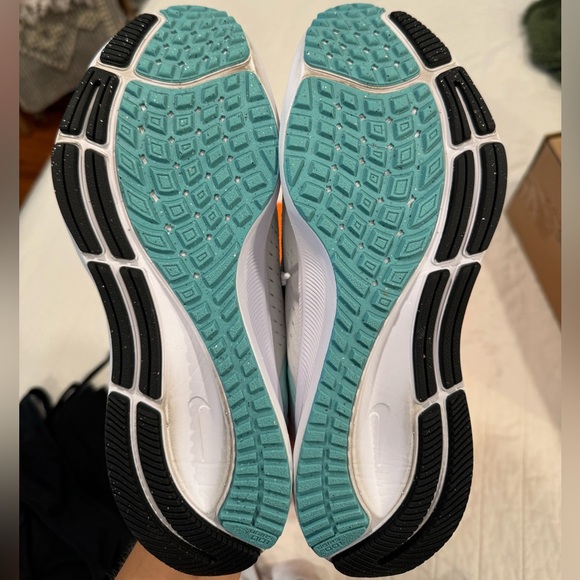 Nike Air Zoom Pegasus 38 Running Athletic Sneakers - Picture 5 of 9